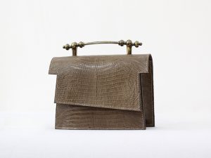 کیف روی شونه ایی بیتا