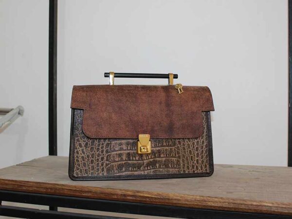 کیف لوکس روی دوشی