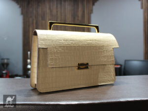 چرم طبیعی رنگ کرم