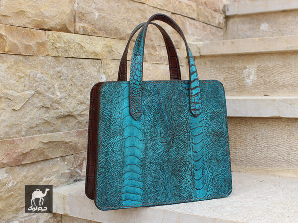 کیف تهیه شده با ساق شتر مرغ