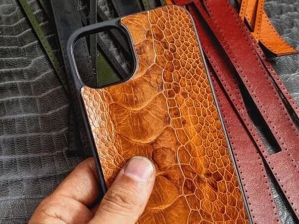 تولید قاب موبایل چرمی