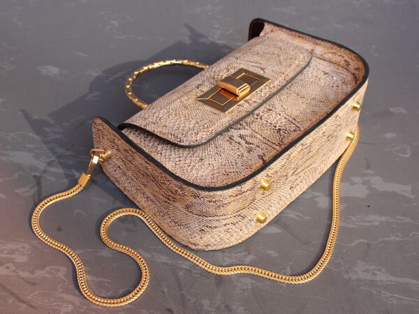 کیف چرم رنگ طلایی