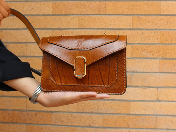 کیف چرم روی دوشی دخترانه